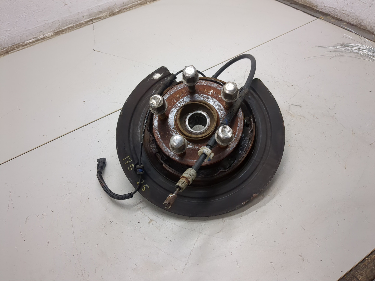 Кулак поворотный задний левый