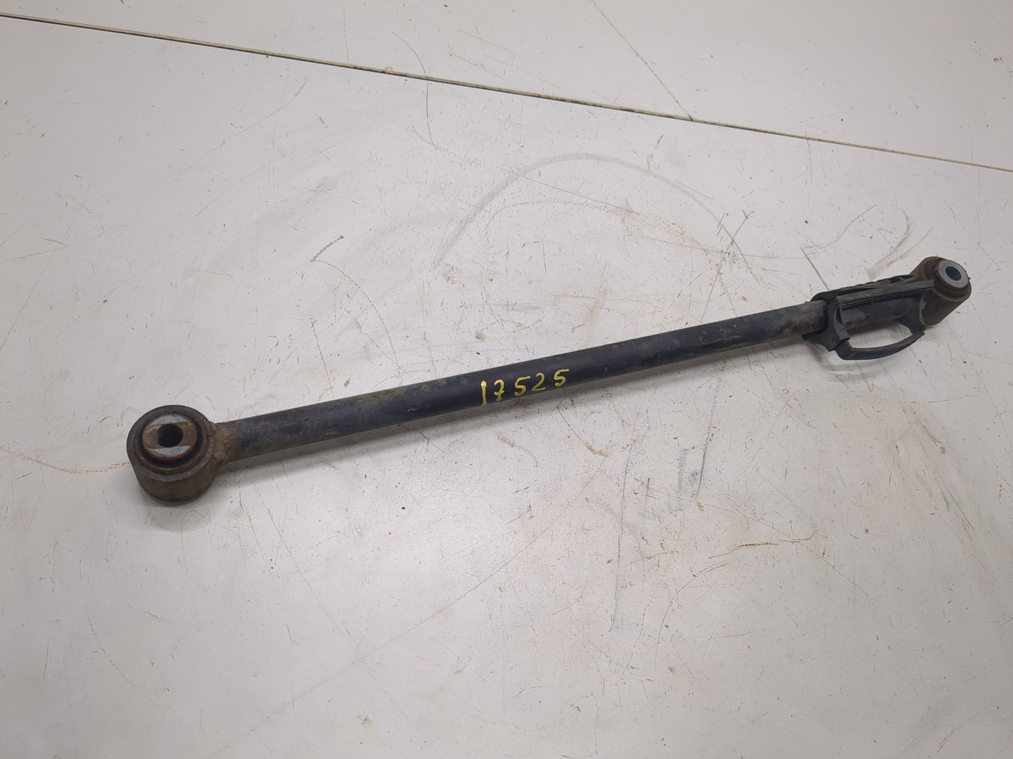 Рычаг задний