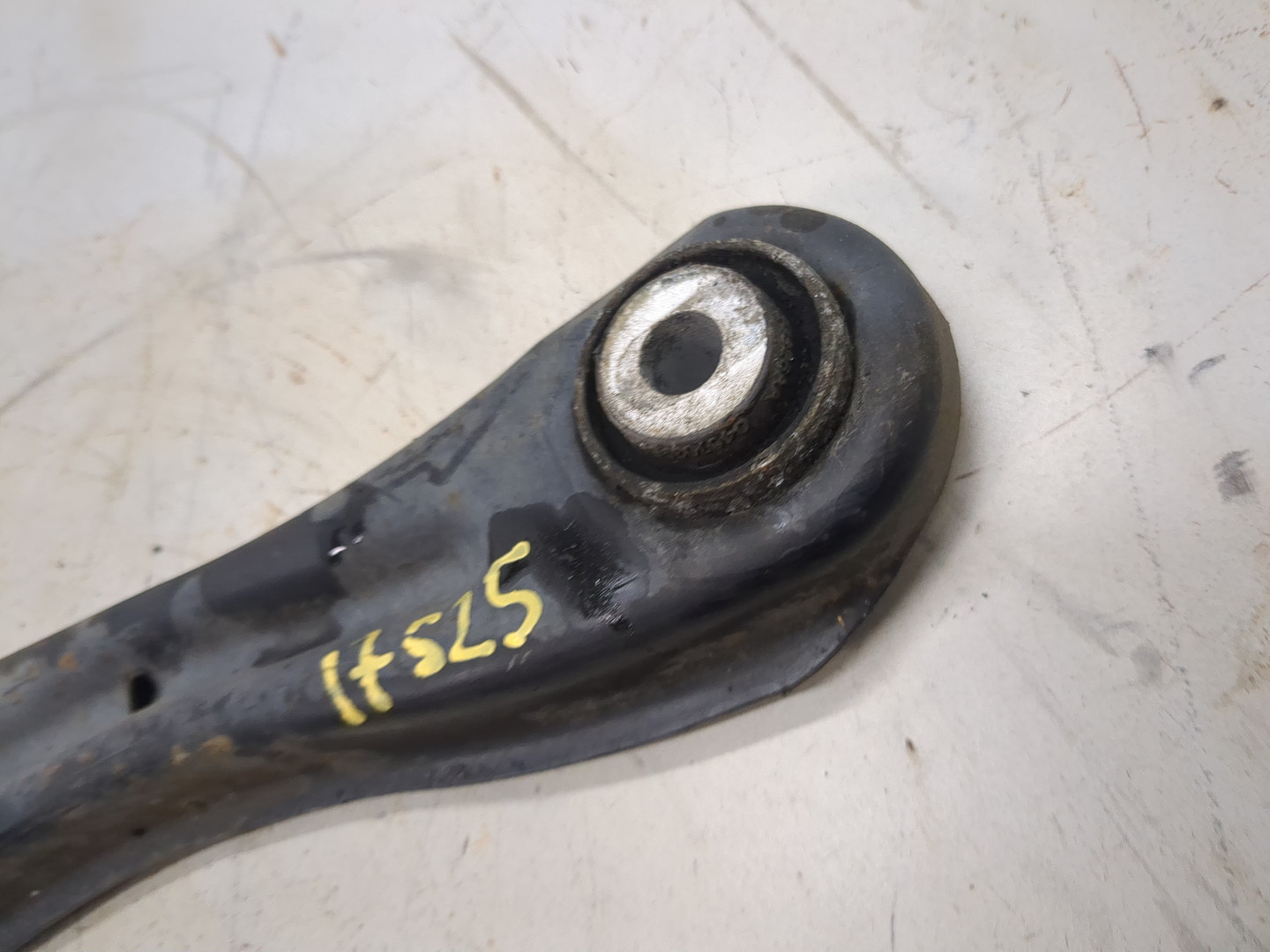 Рычаг задний