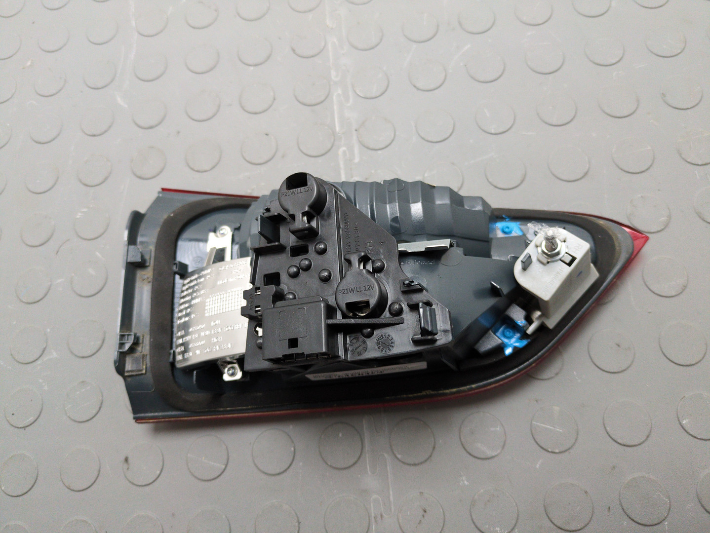 Фонарь задний внутренний правый