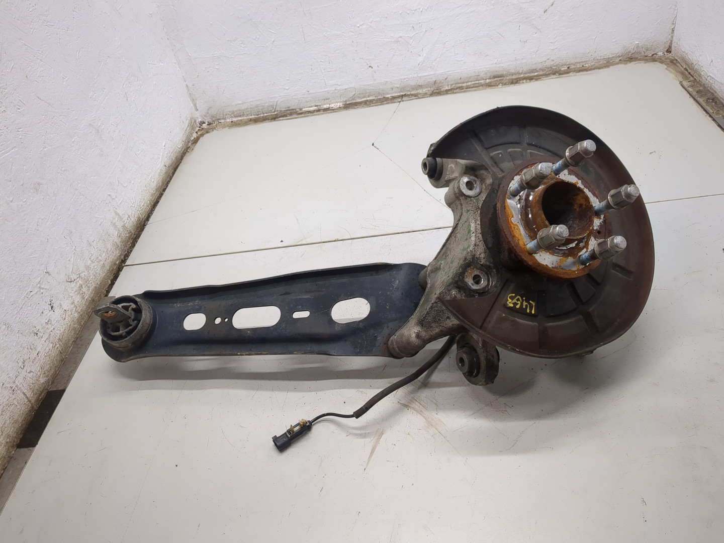 Кулак поворотный задний левый