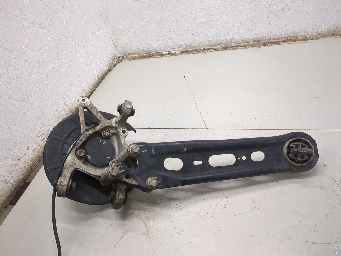 Кулак поворотный задний левый