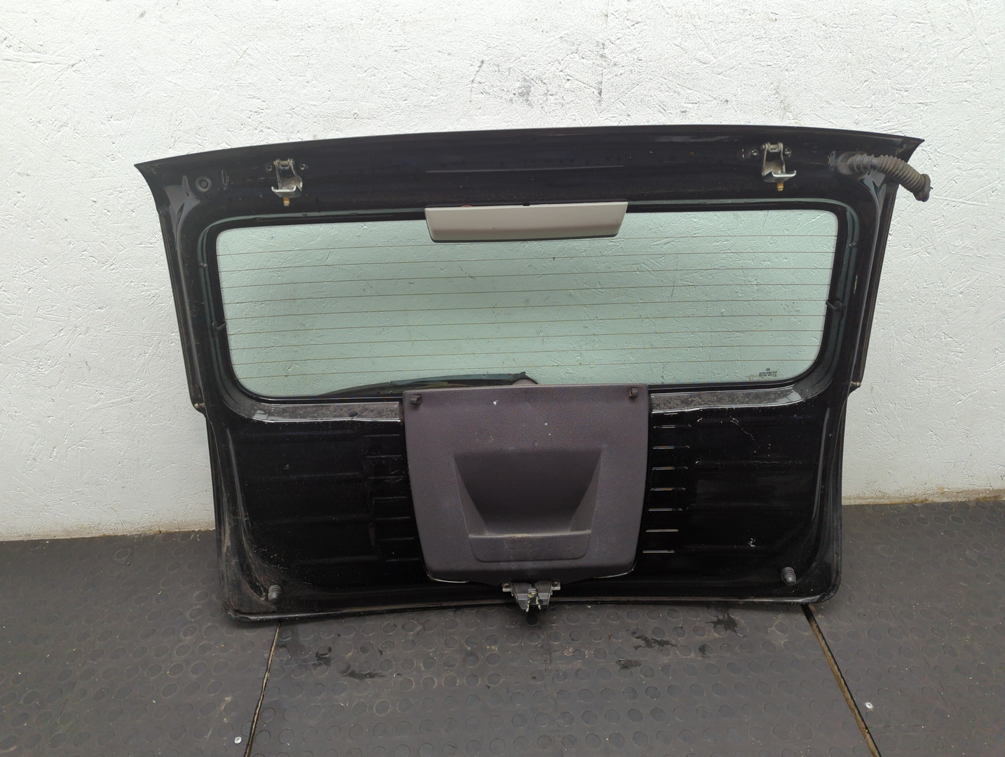 Дверь багажника