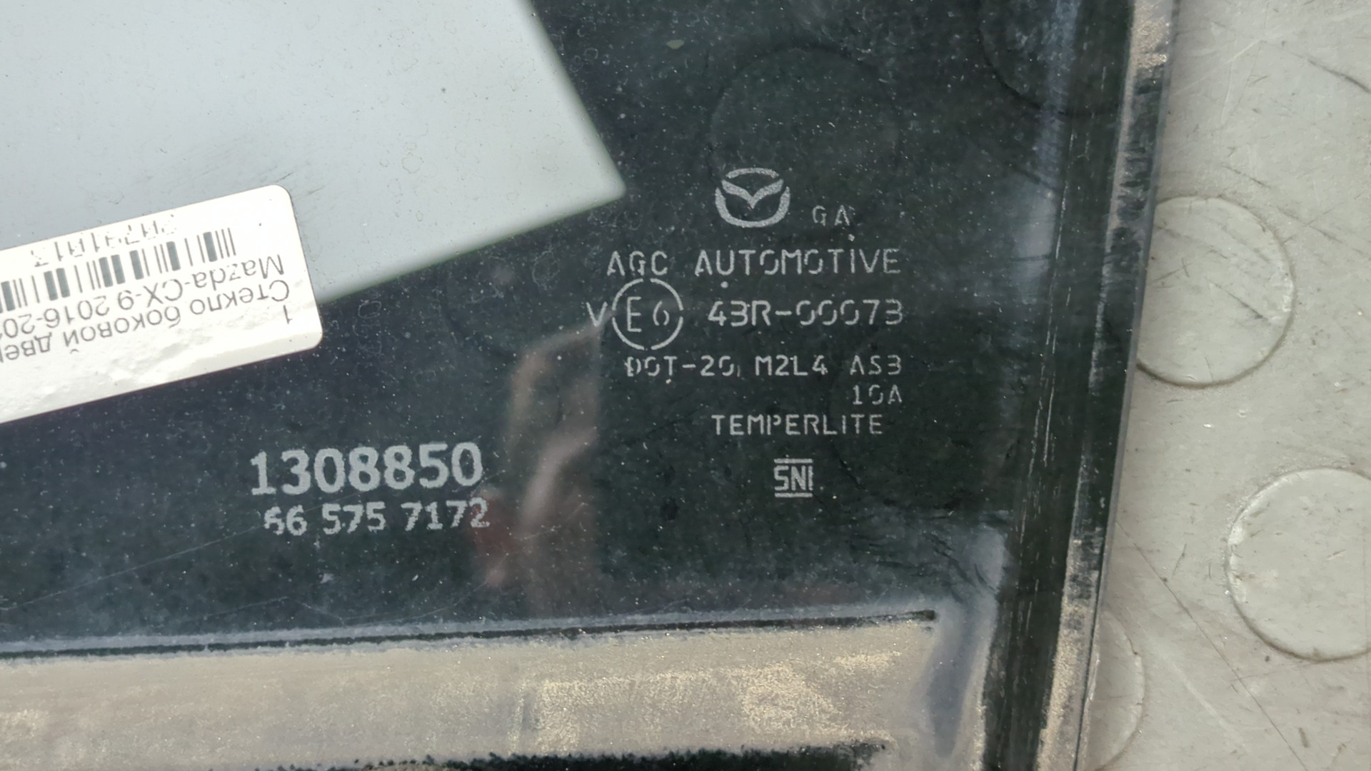 Стекло двери задней левой