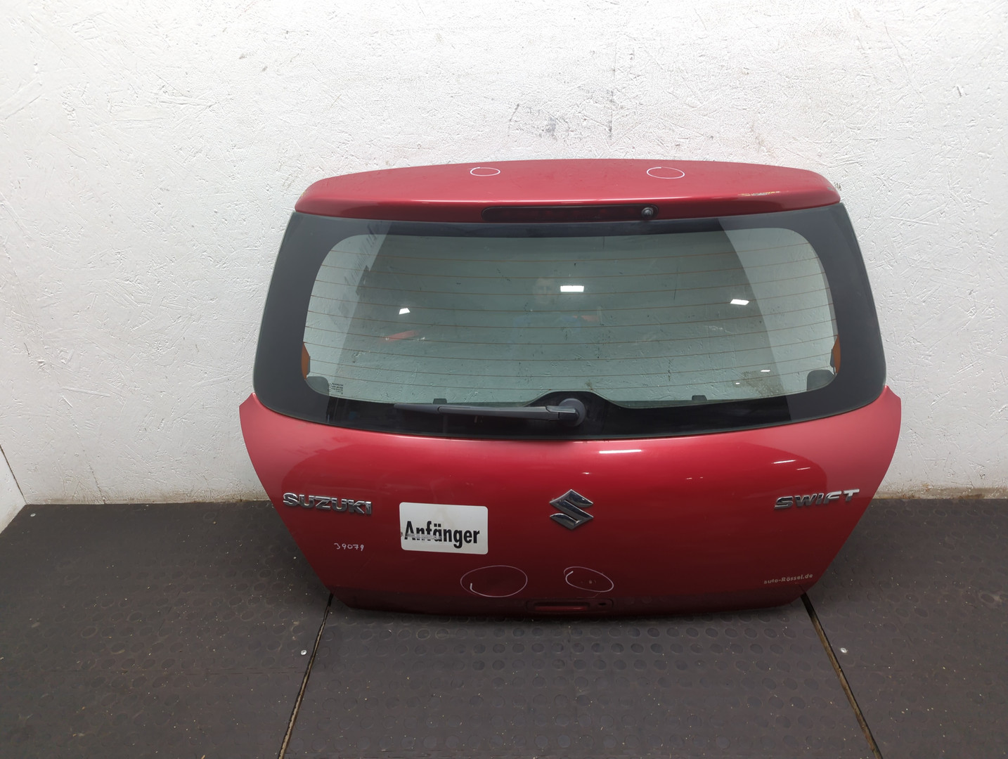 Дверь багажника