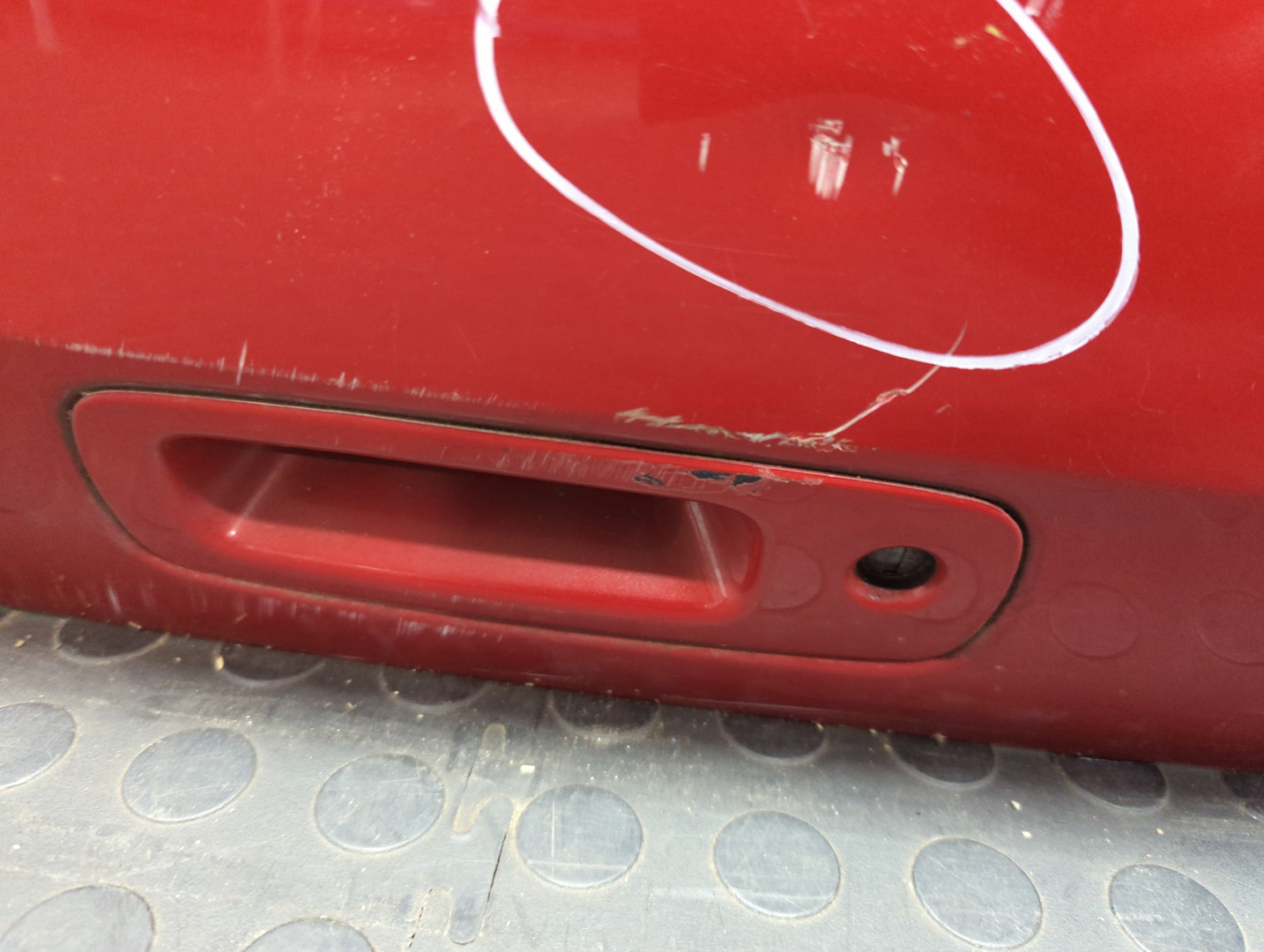 Дверь багажника