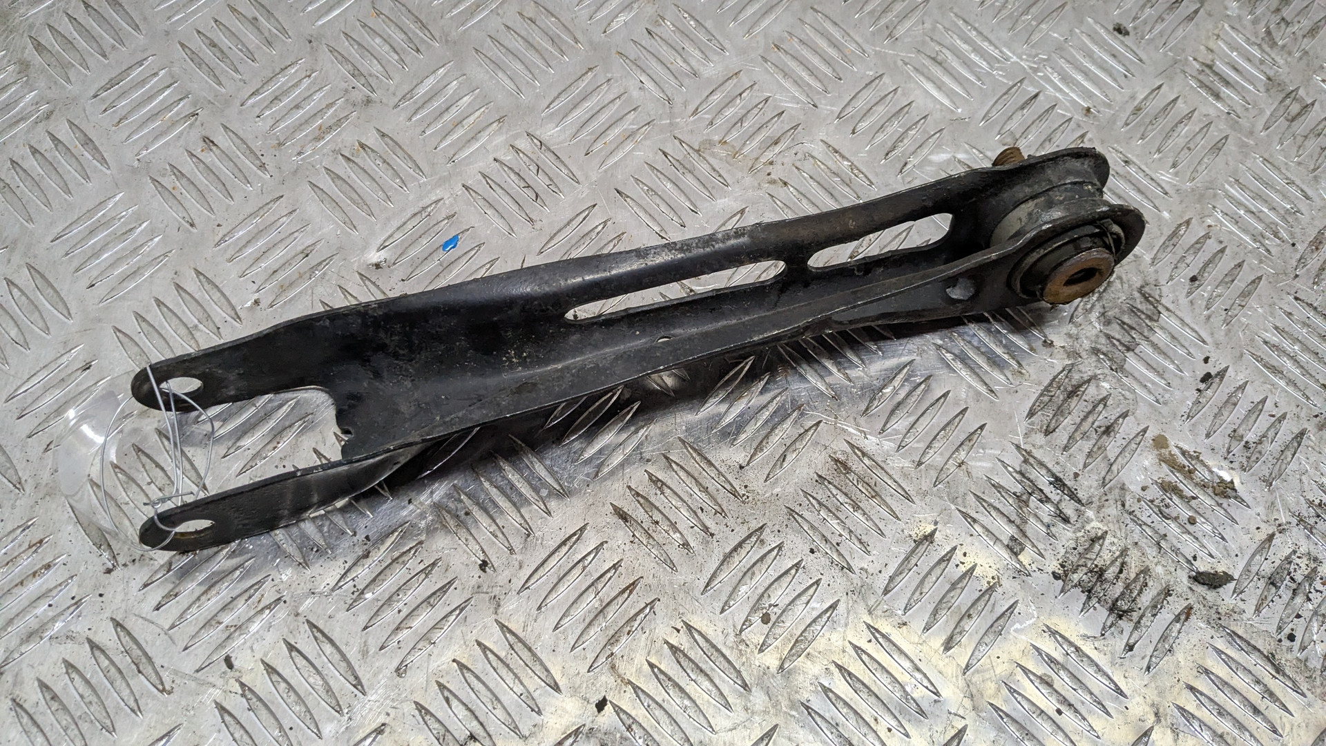 Рычаг задний правый