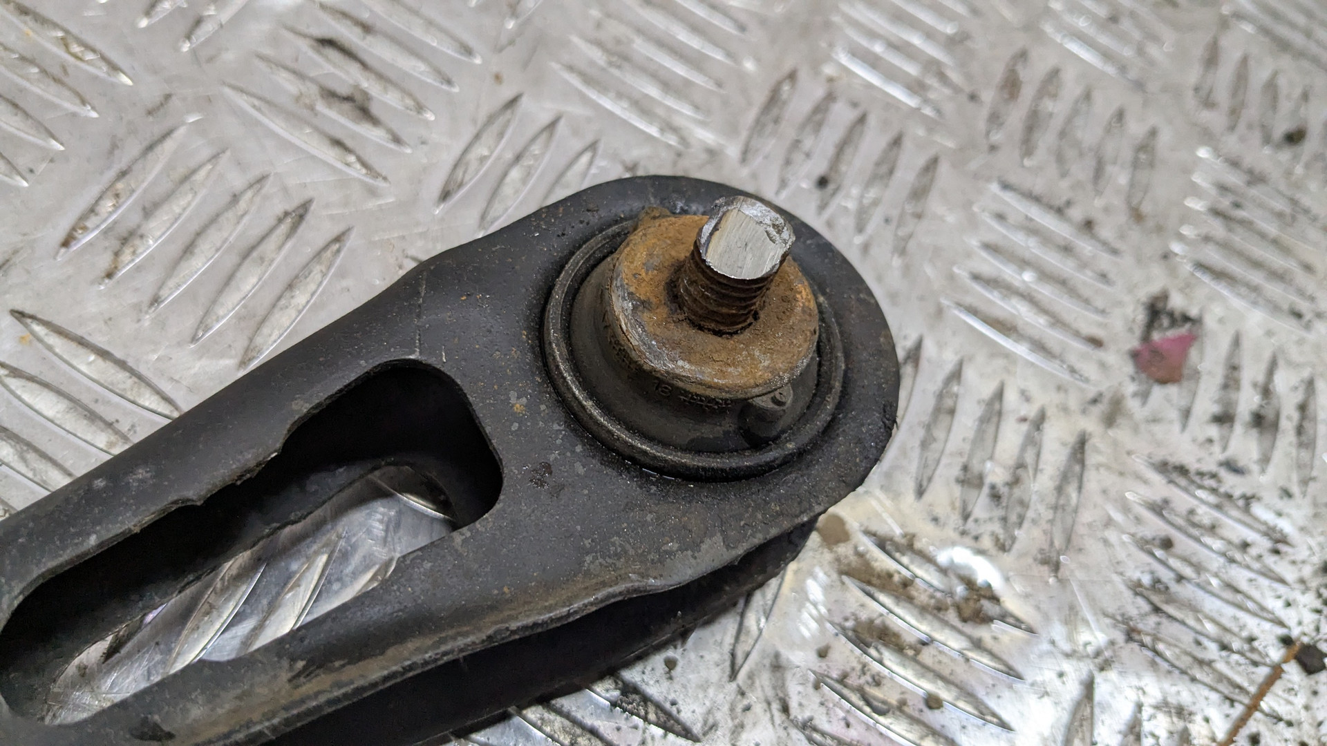 Рычаг задний правый