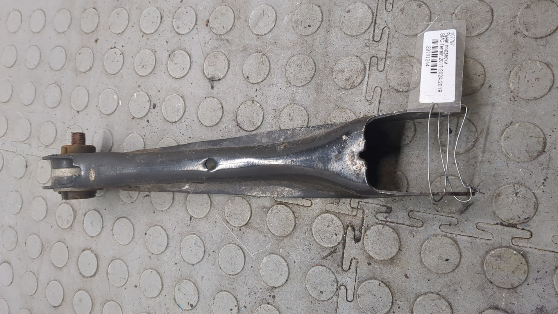 Рычаг задний правый