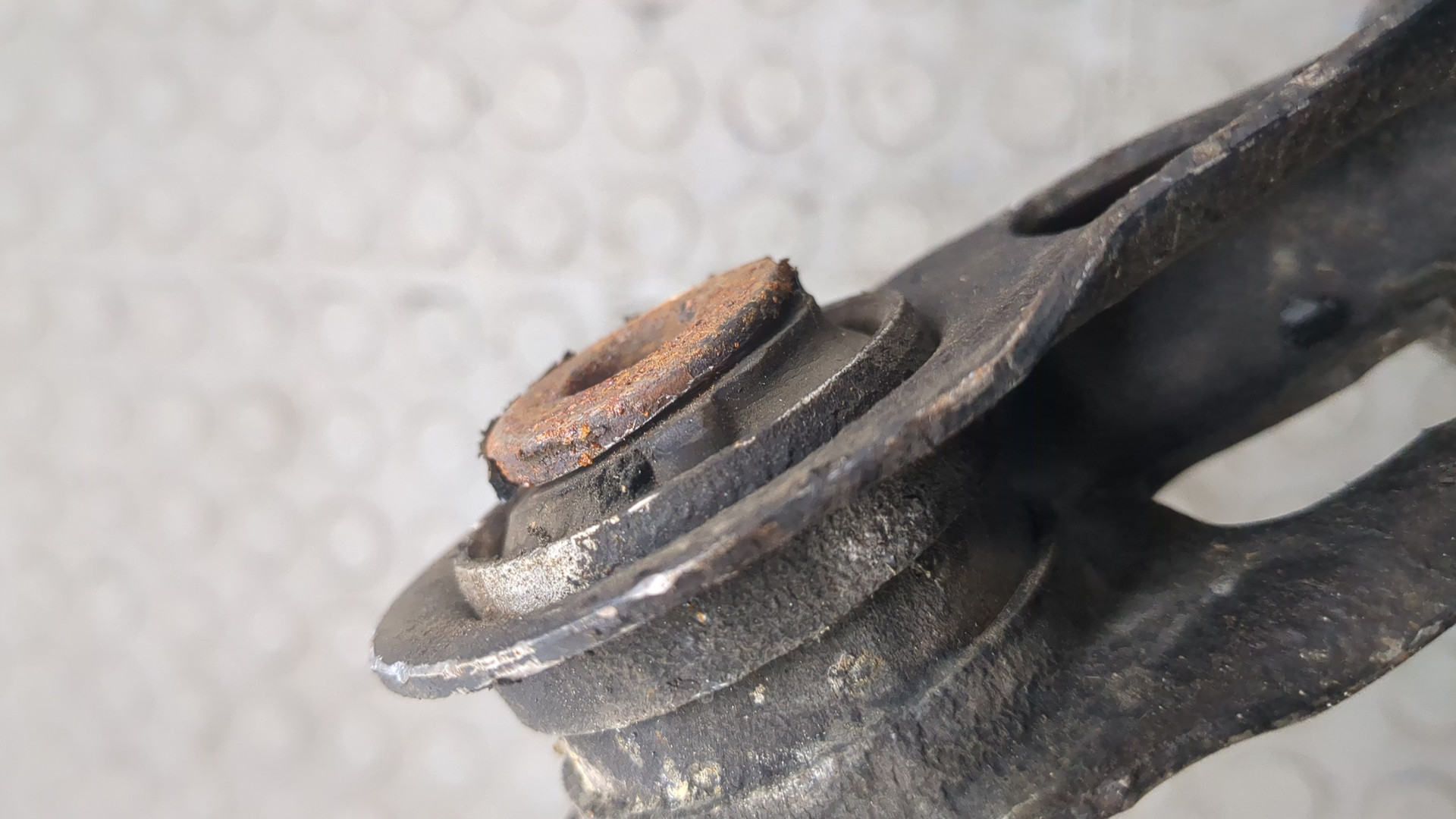 Рычаг задний правый