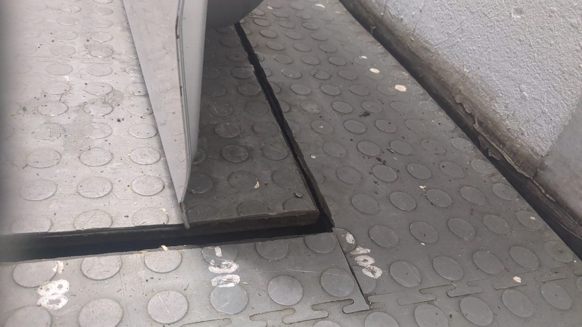 Дверь передняя левая