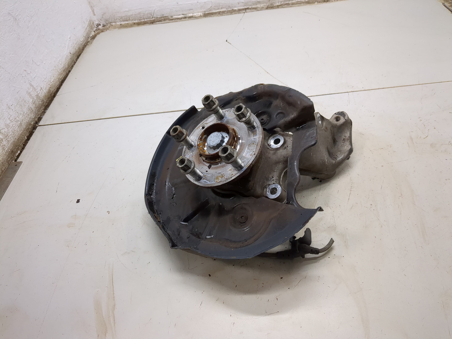 Кулак поворотный задний левый