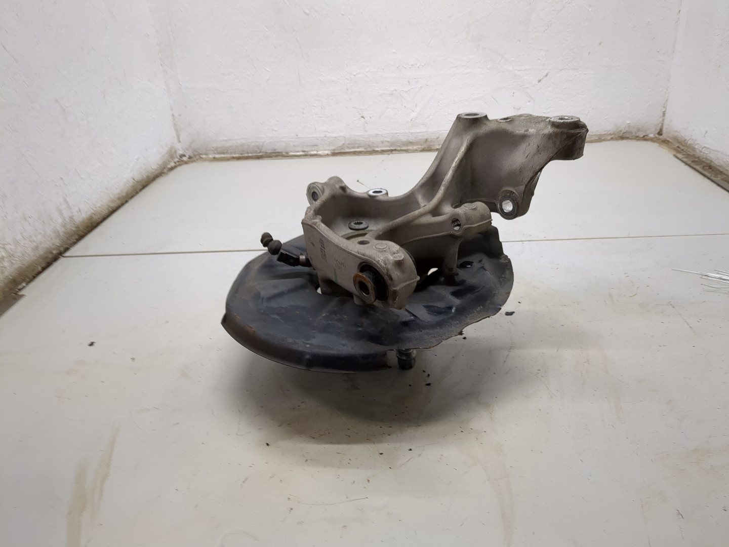 Кулак поворотный задний левый