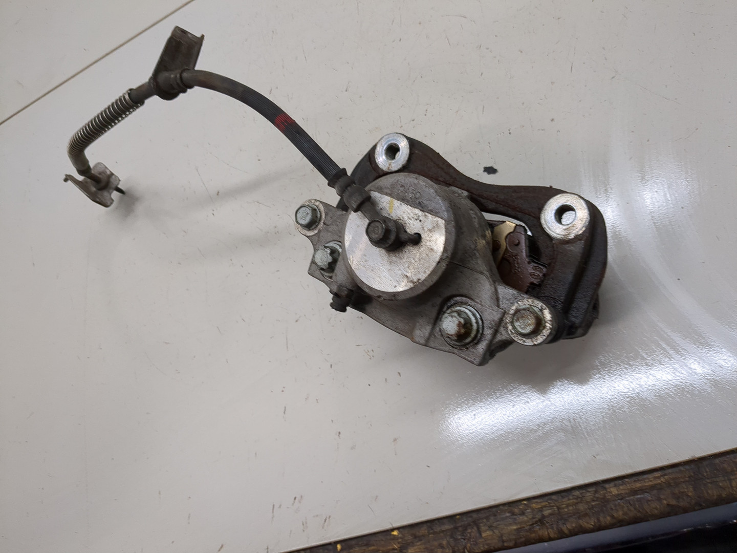 Суппорт передний правый