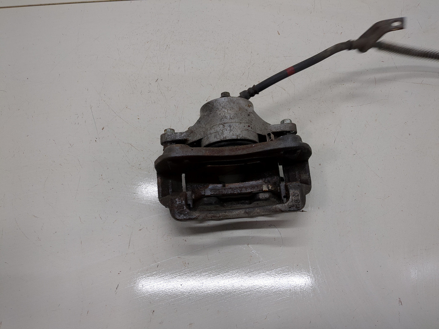 Суппорт передний правый