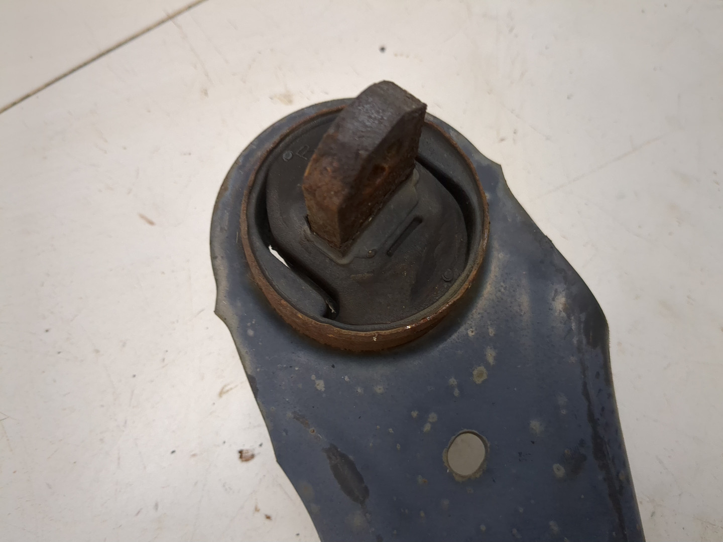 Рычаг задний правый