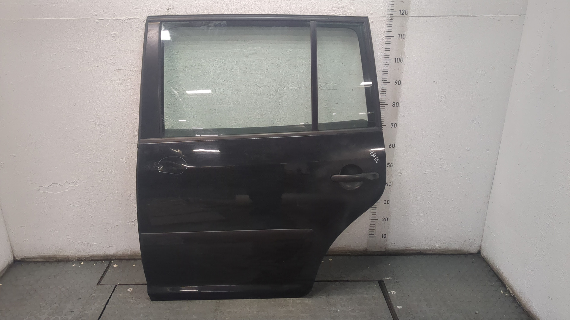 Дверь задняя левая