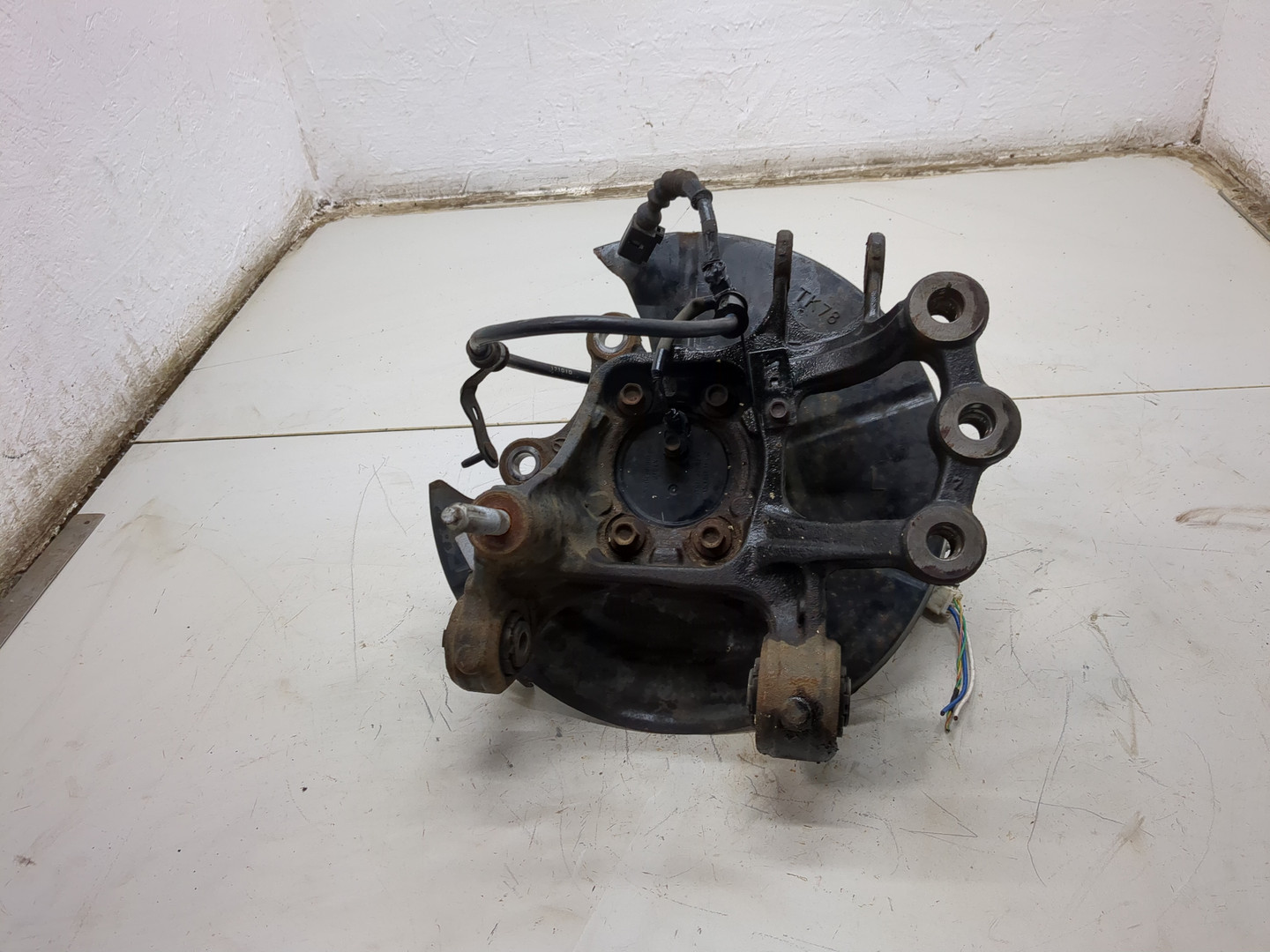 Кулак поворотный задний левый