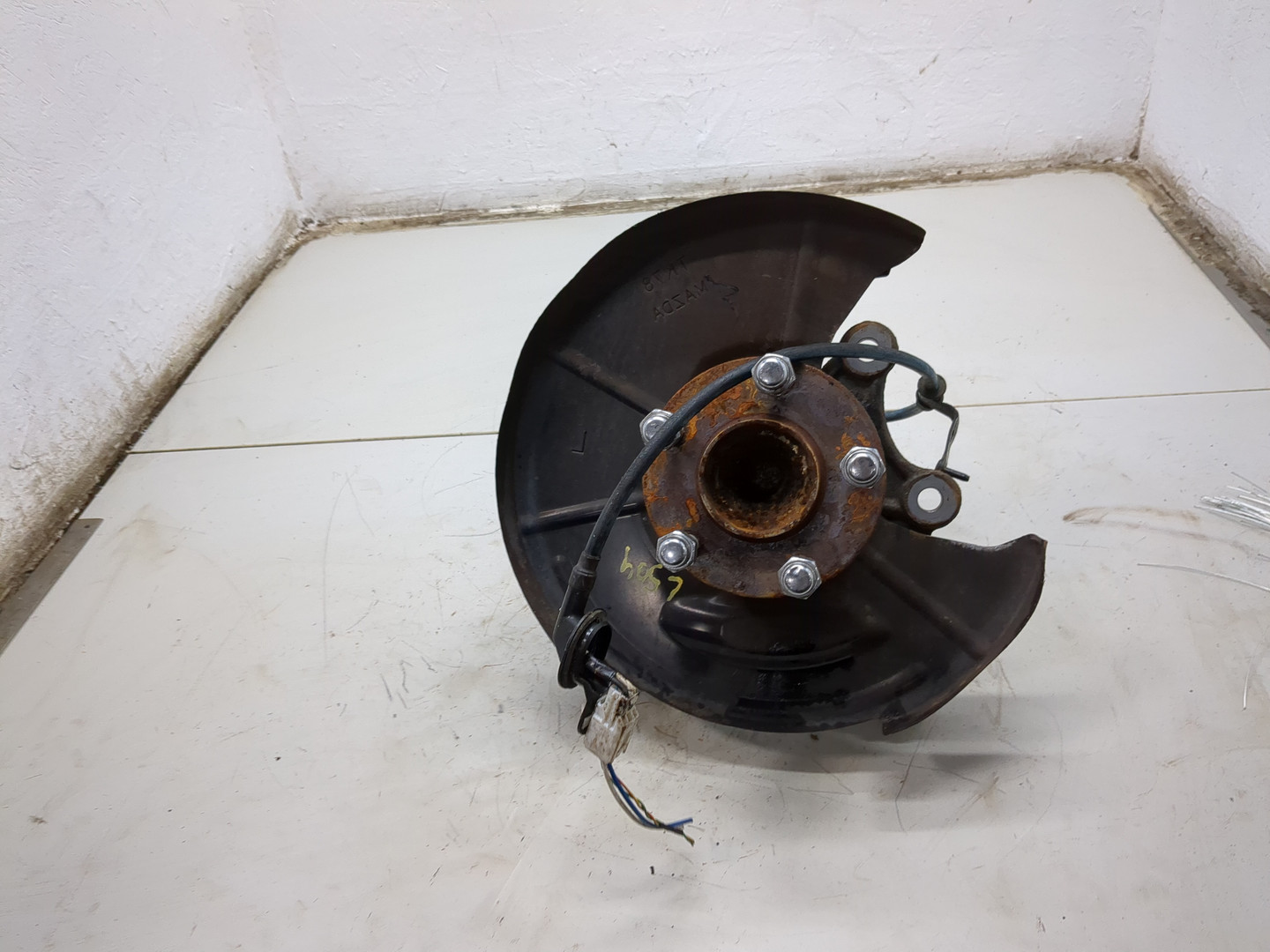 Кулак поворотный задний левый