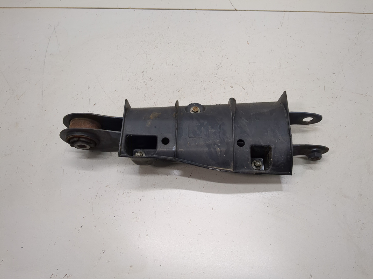 Рычаг задний