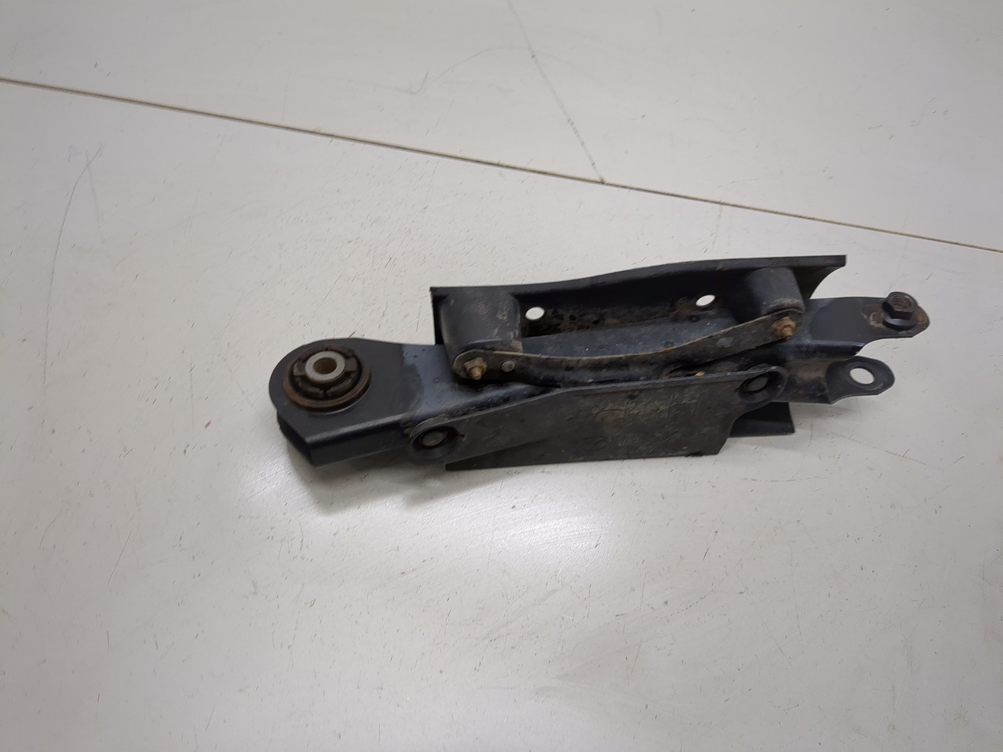 Рычаг задний