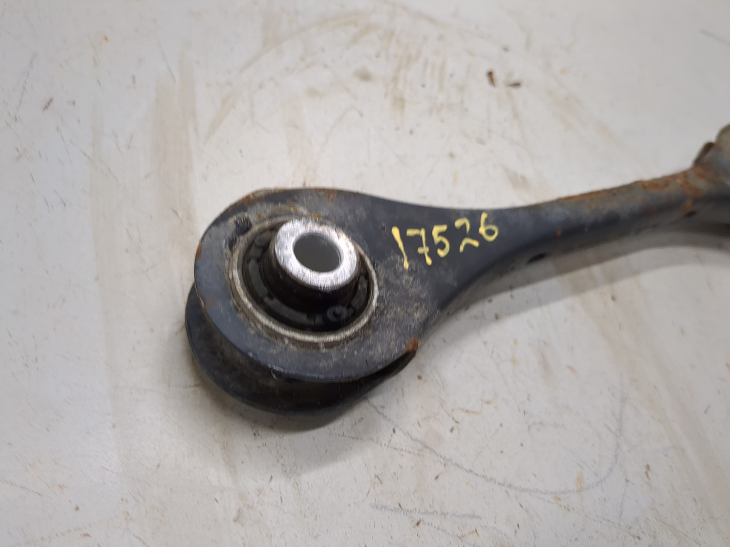 Рычаг задний