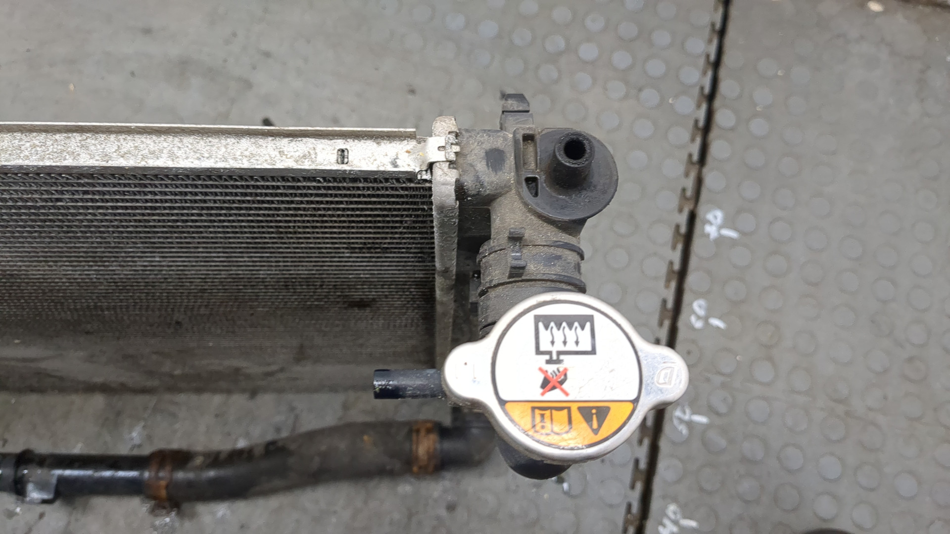 Радиатор охлаждения двигателя основной