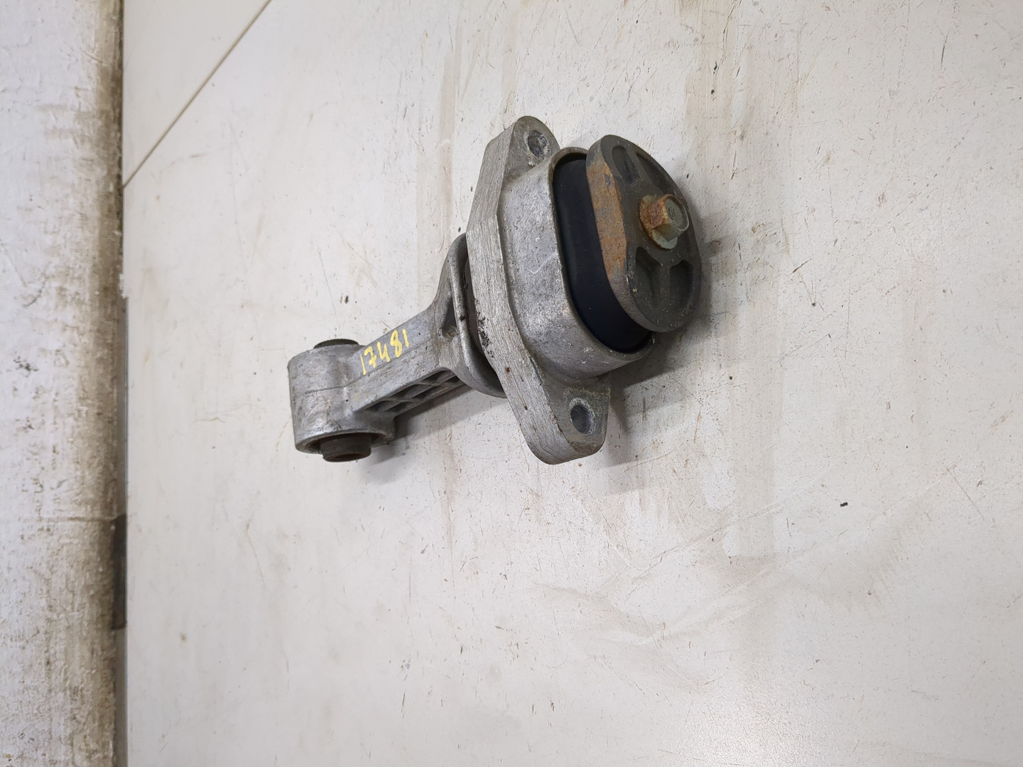 Опора двигателя