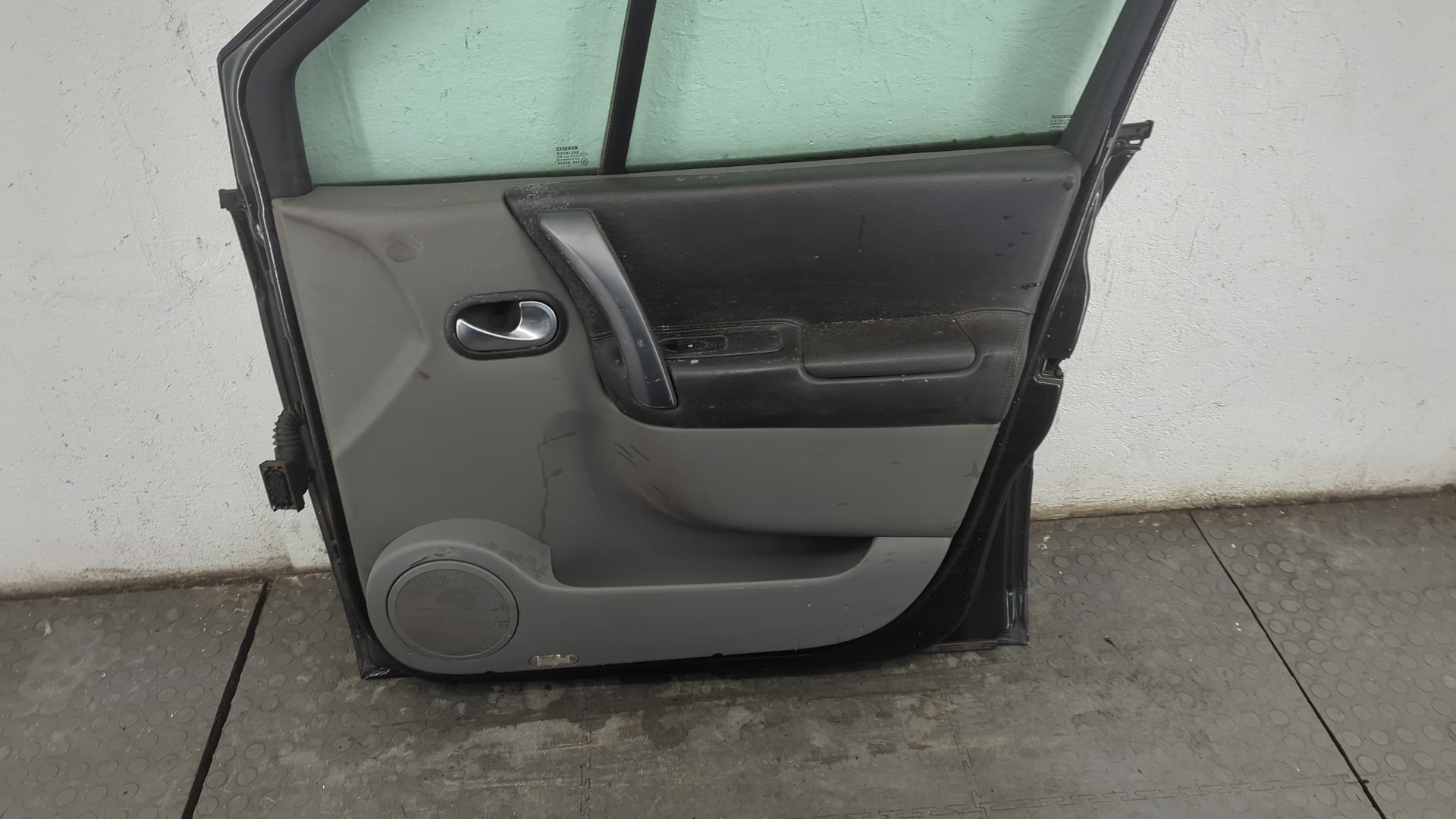 Дверь передняя правая