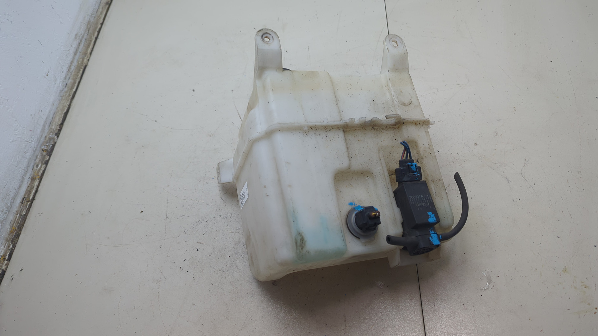 Бачок омывателя лобового стекла