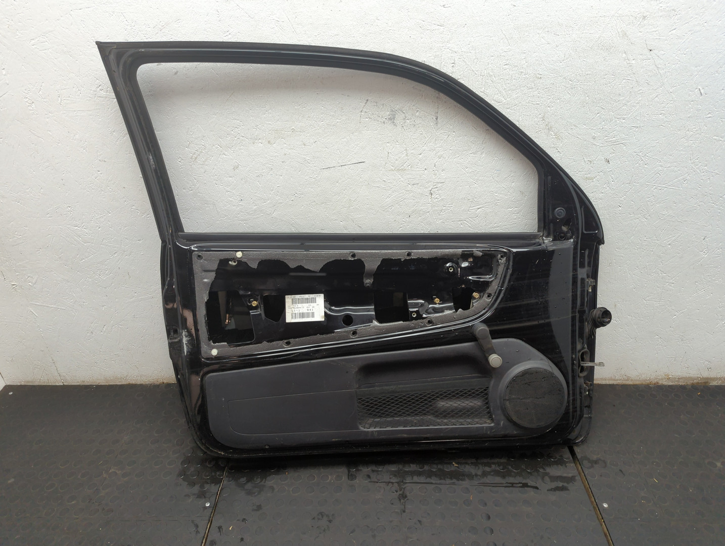 Дверь передняя левая