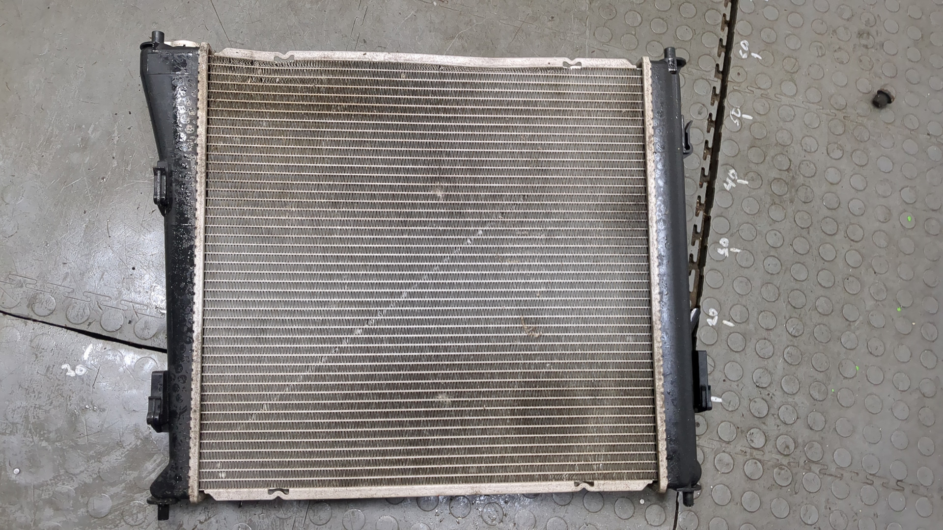 Радиатор охлаждения двигателя основной