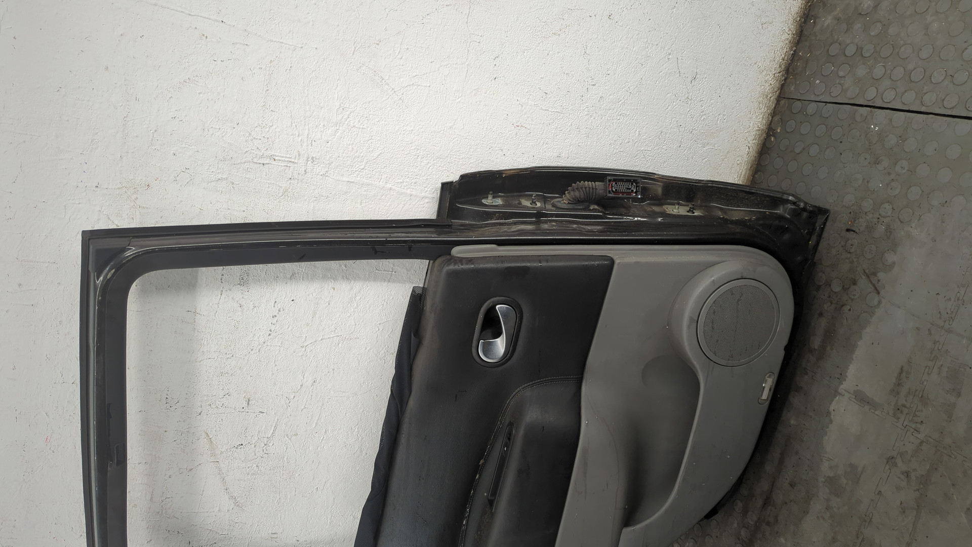 Дверь задняя левая