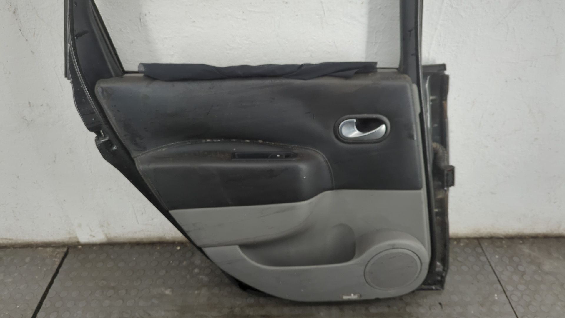 Дверь задняя левая