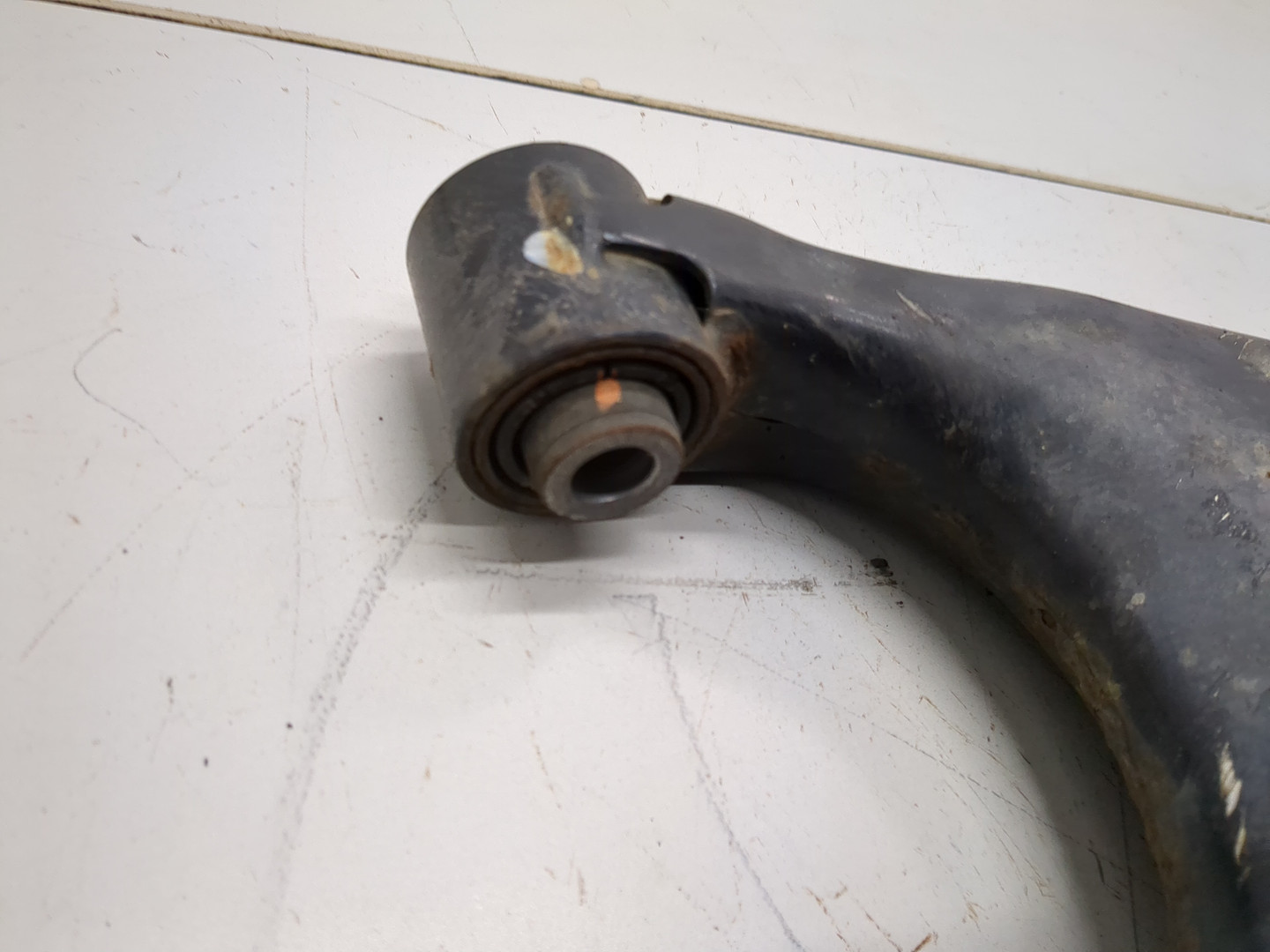 Рычаг передний правый