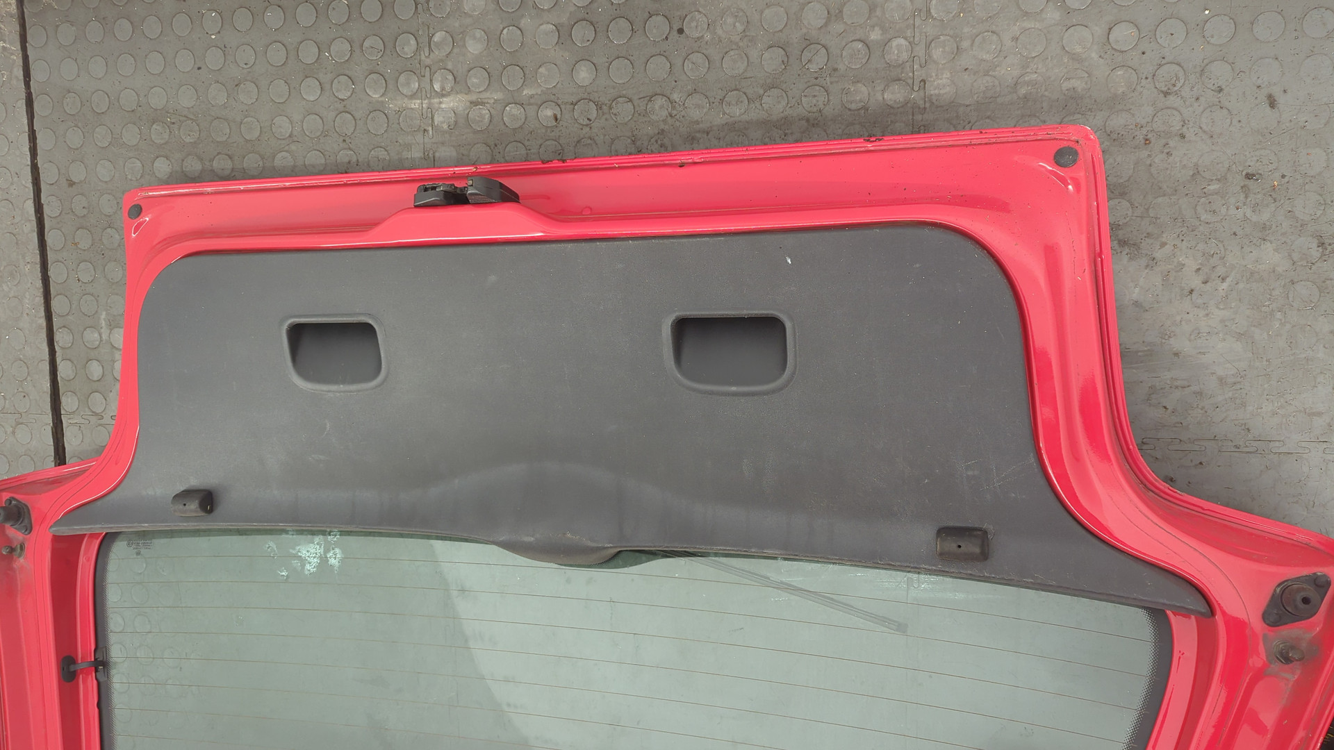 Дверь багажника