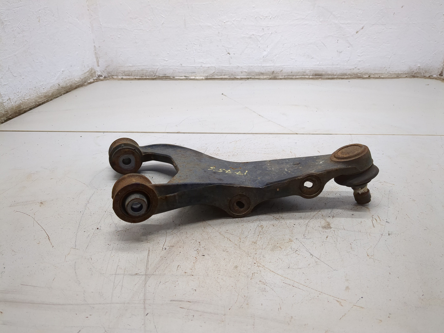 Рычаг задний левый