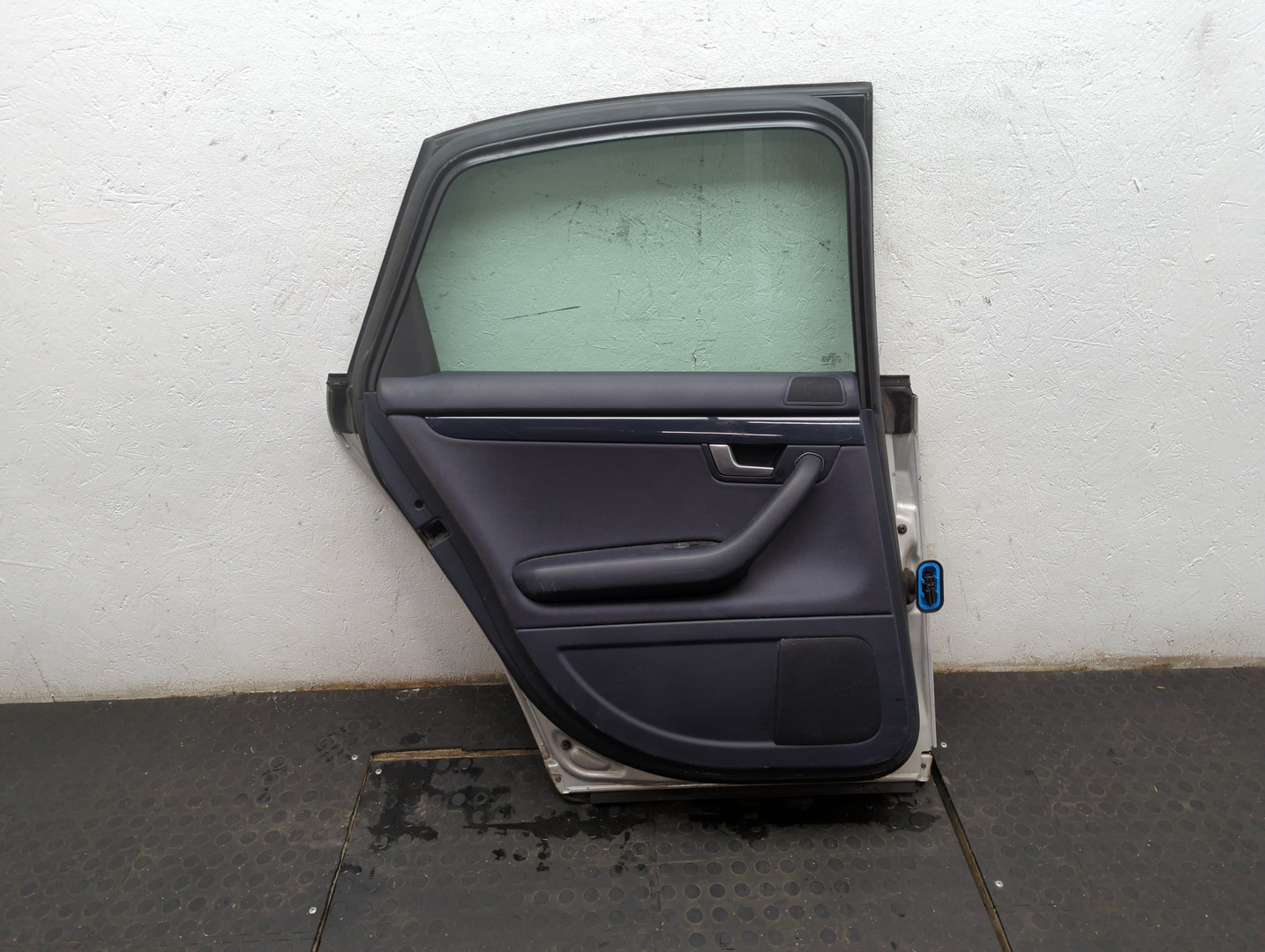Дверь задняя левая