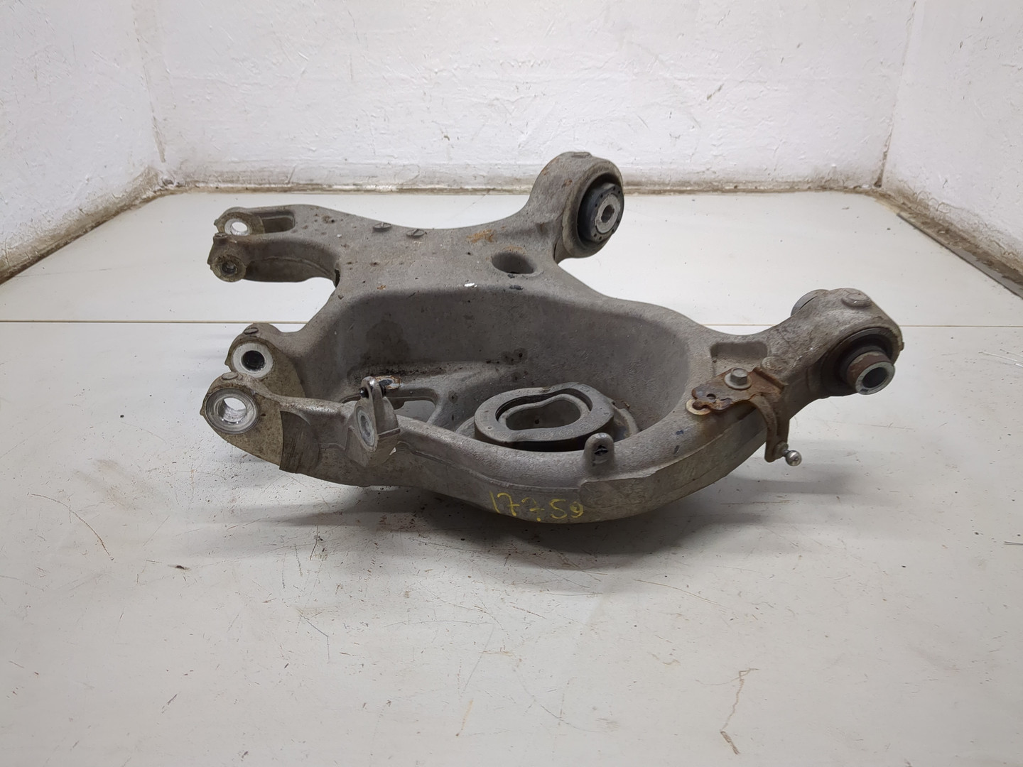 Рычаг задний левый