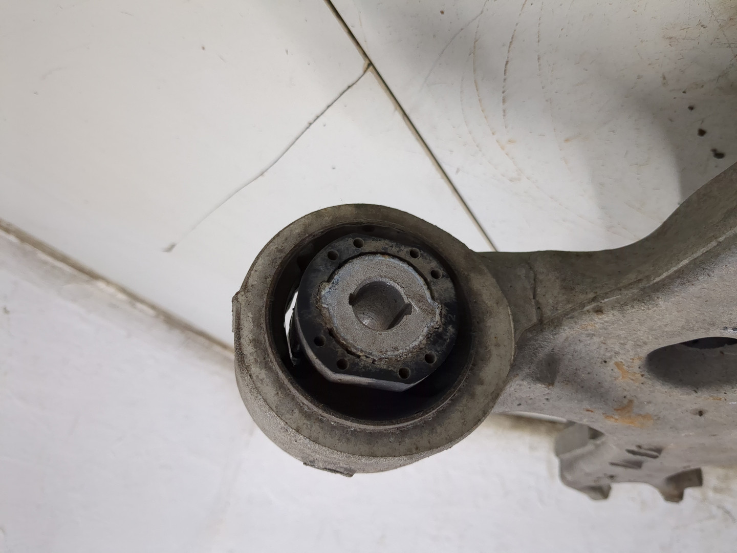 Рычаг задний левый