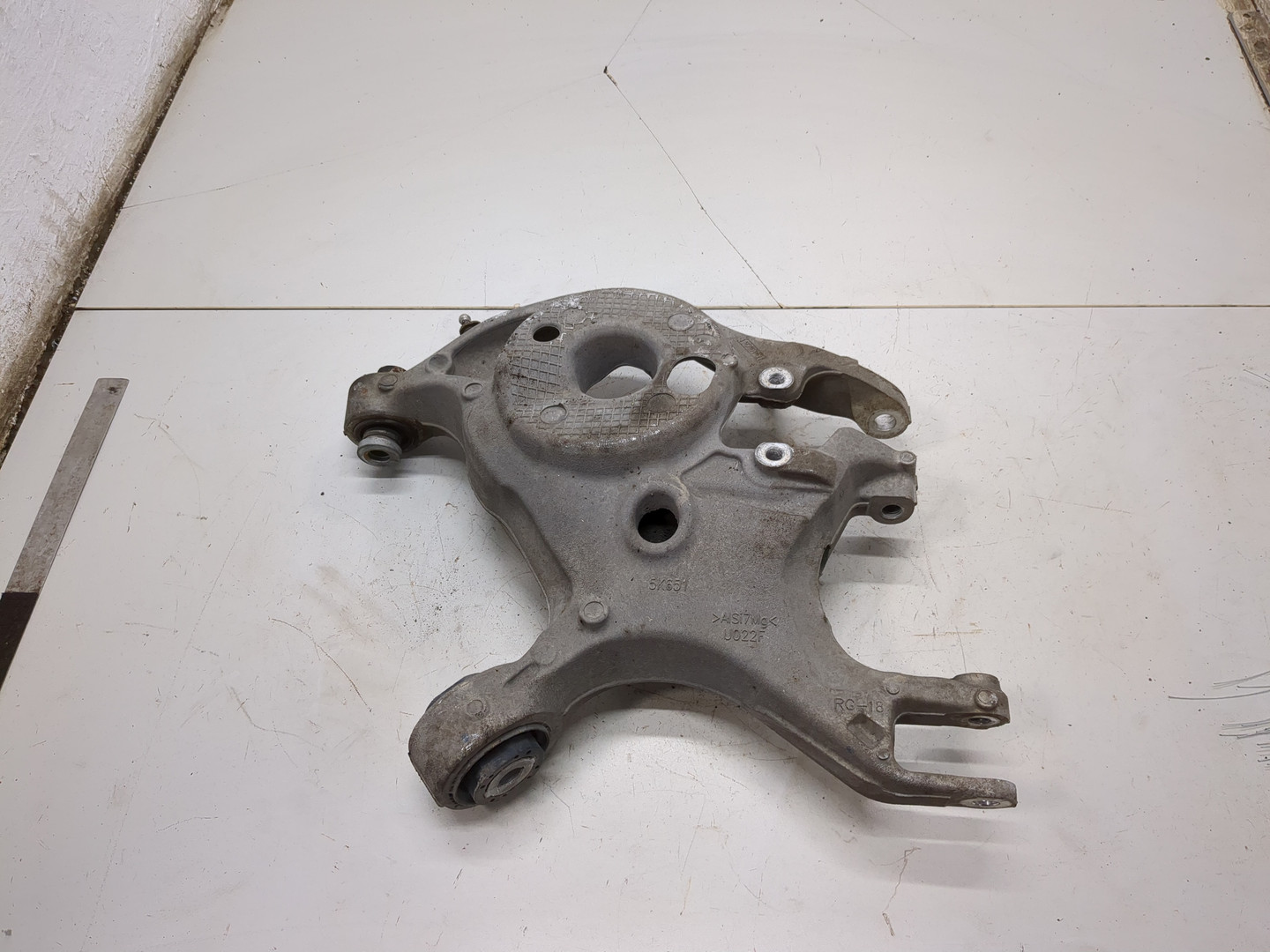 Рычаг задний правый