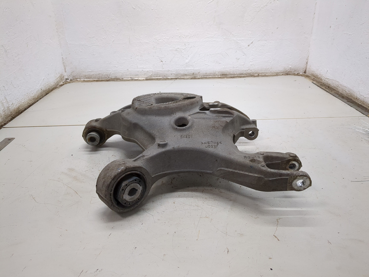 Рычаг задний правый