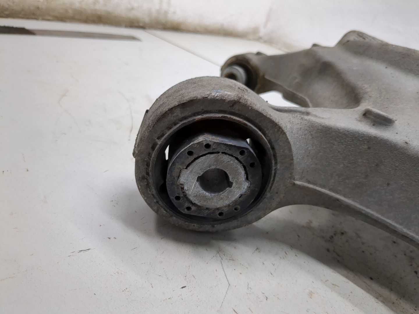 Рычаг задний правый