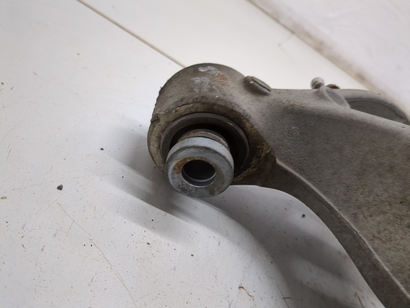 Рычаг задний правый