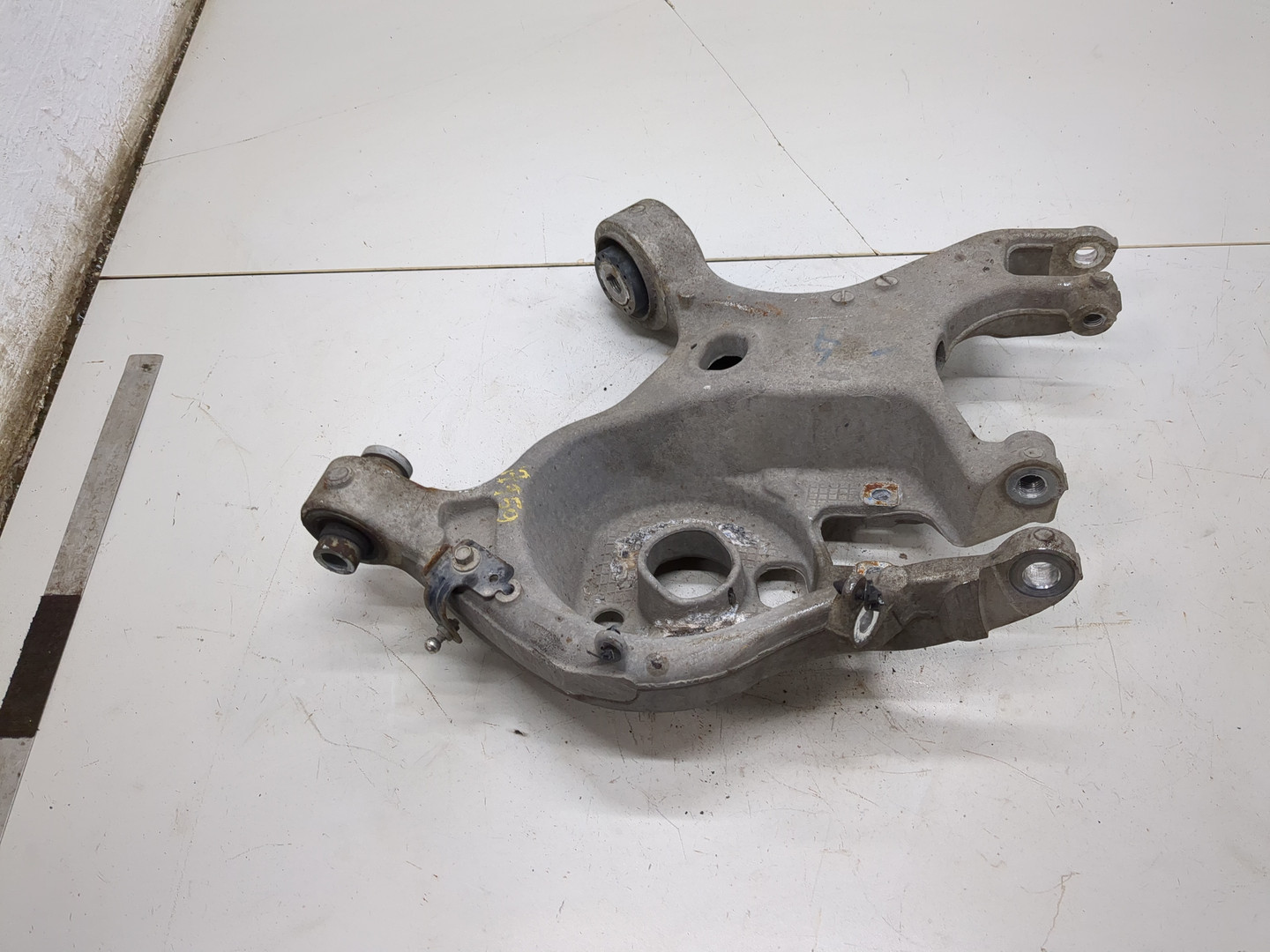 Рычаг задний правый