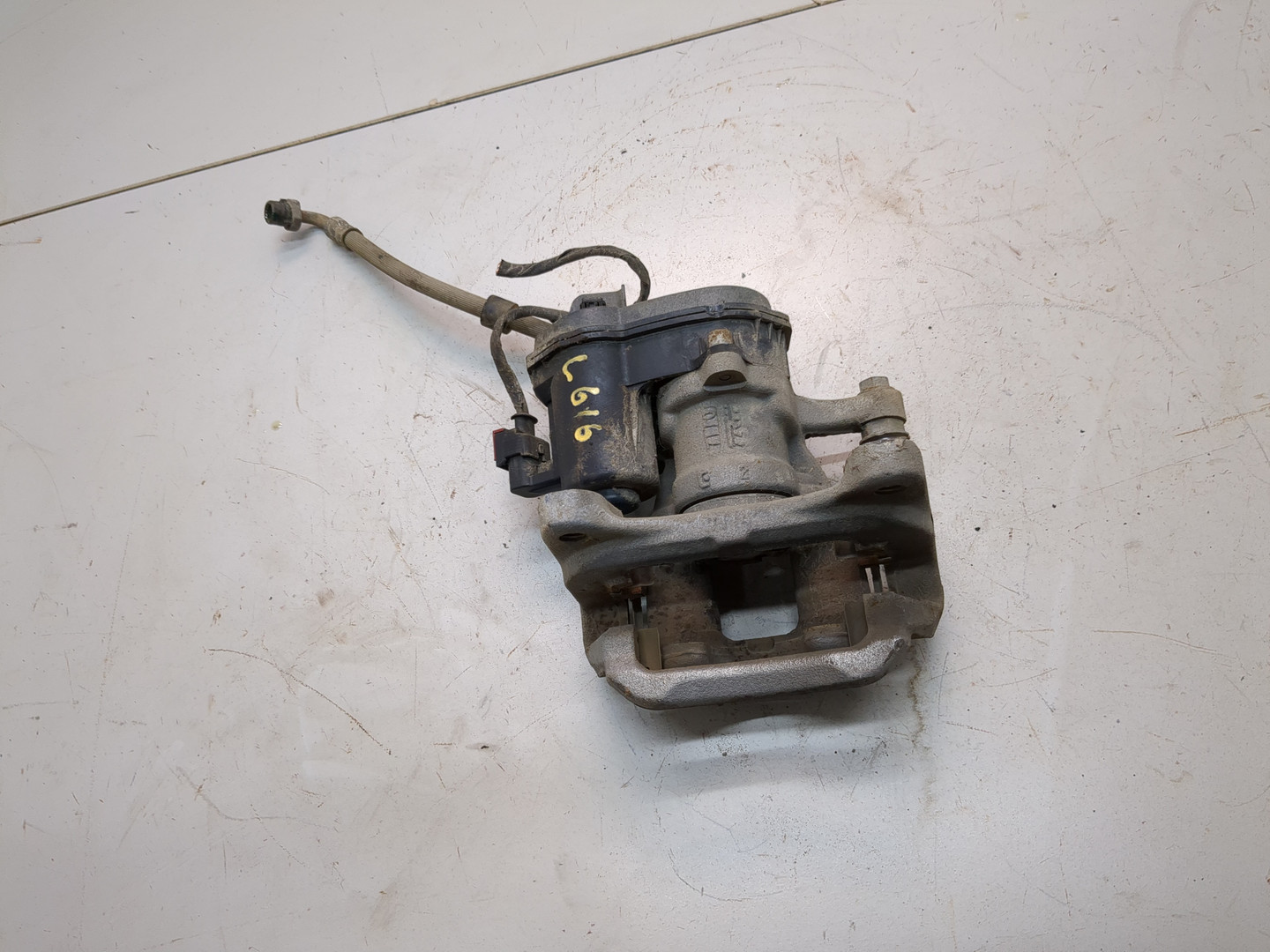 Суппорт задний левый