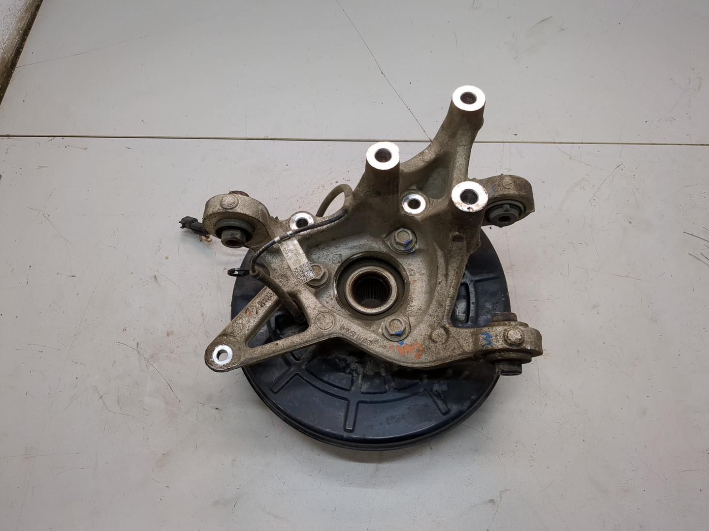 Кулак поворотный задний левый