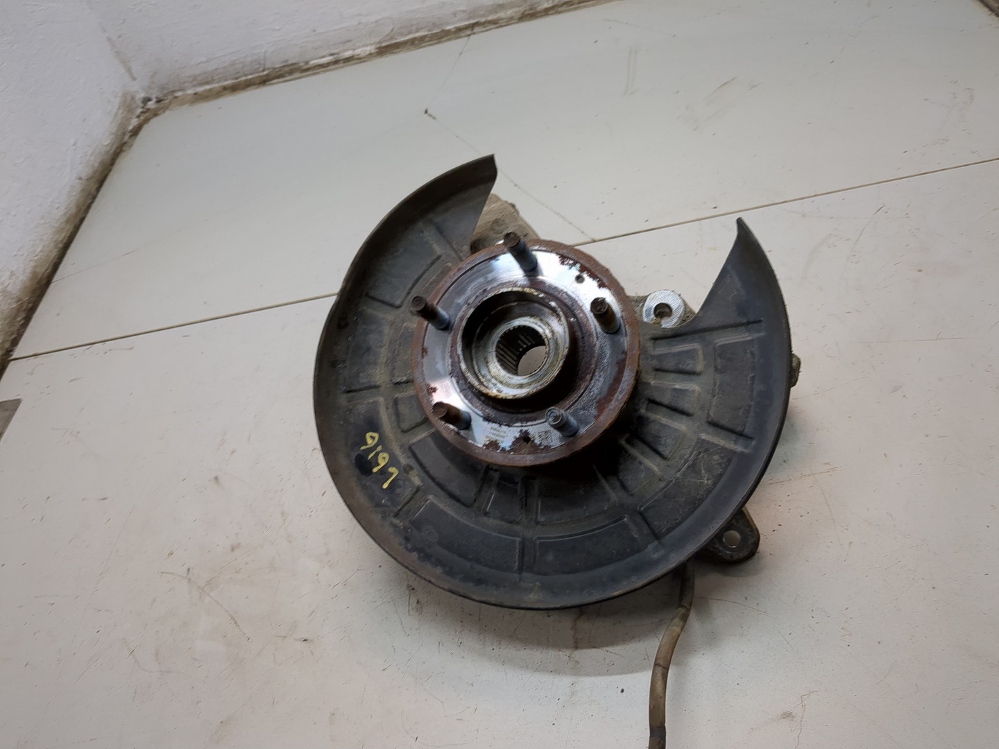 Кулак поворотный задний левый