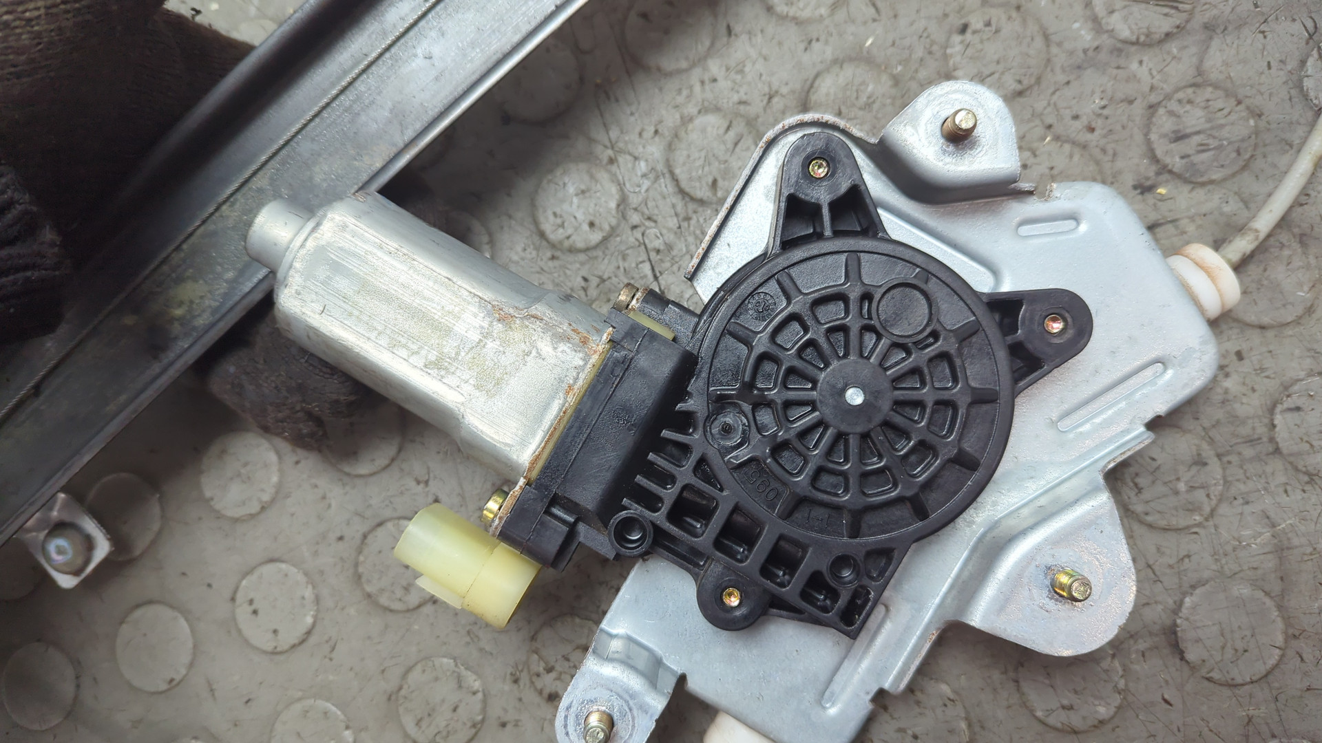 Стеклоподъемник электр. передний левый