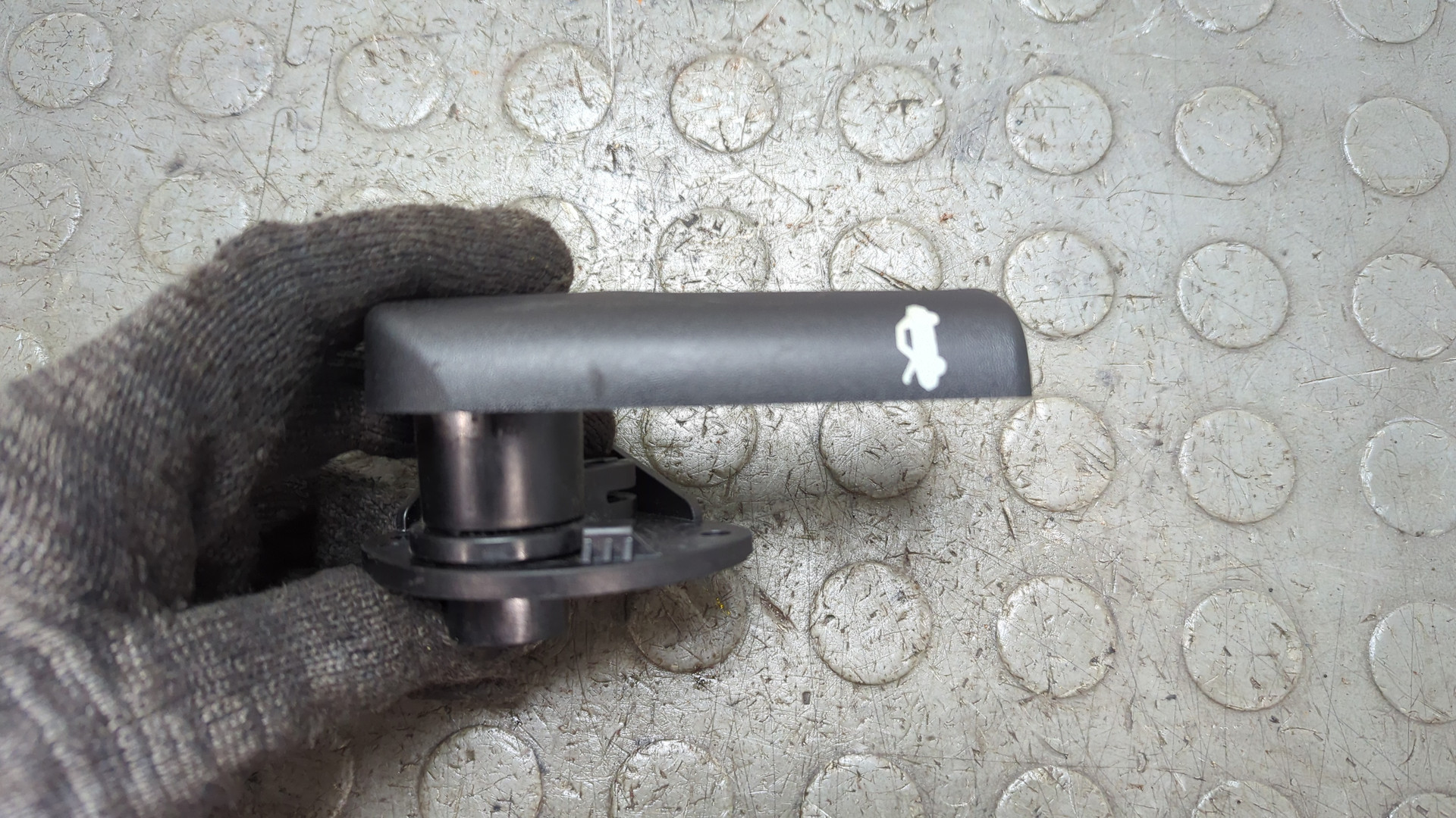 Ручка открывания капота